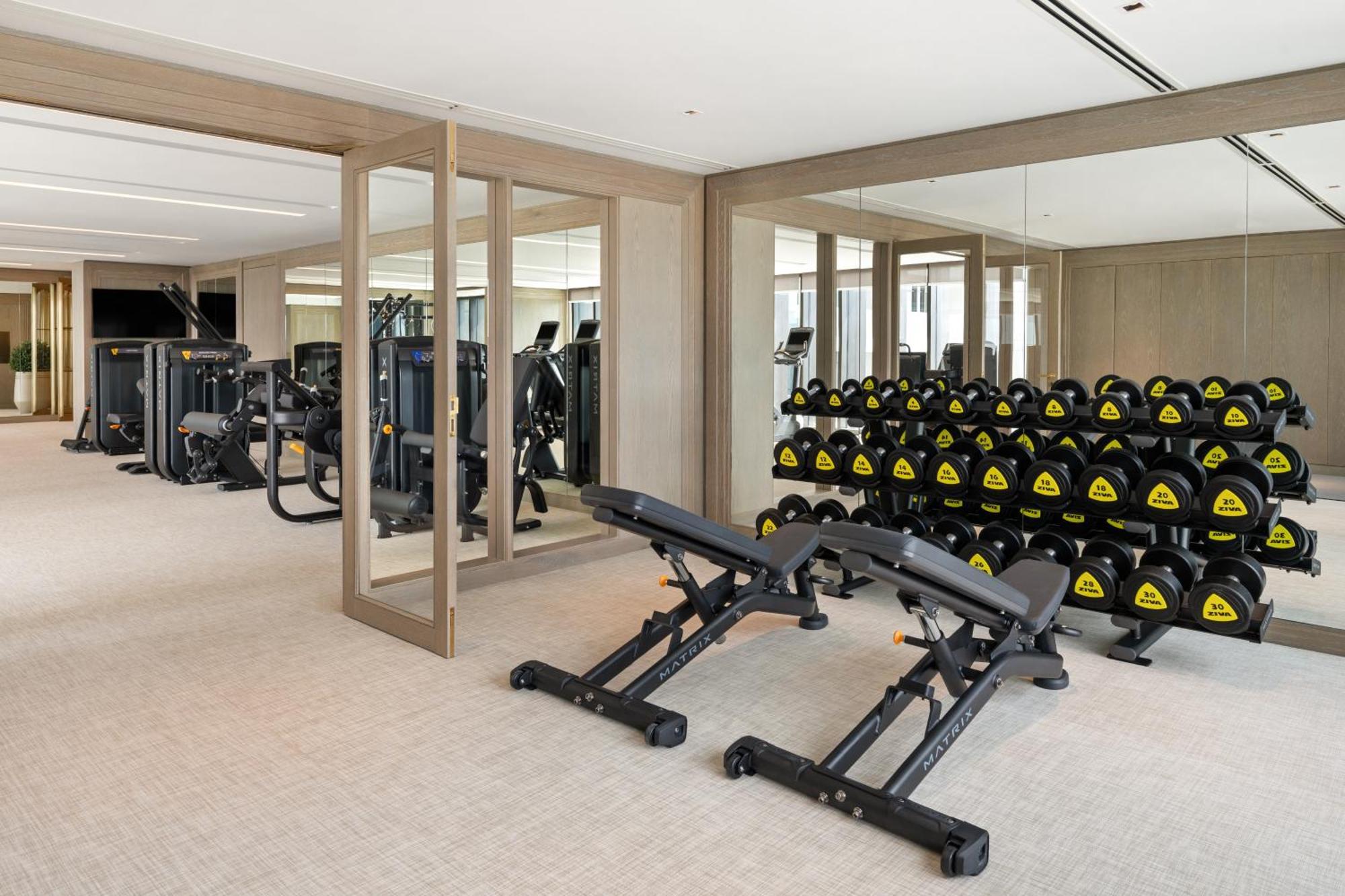 Palace Dubai Creek Harbour Extérieur photo The gym at The Hari