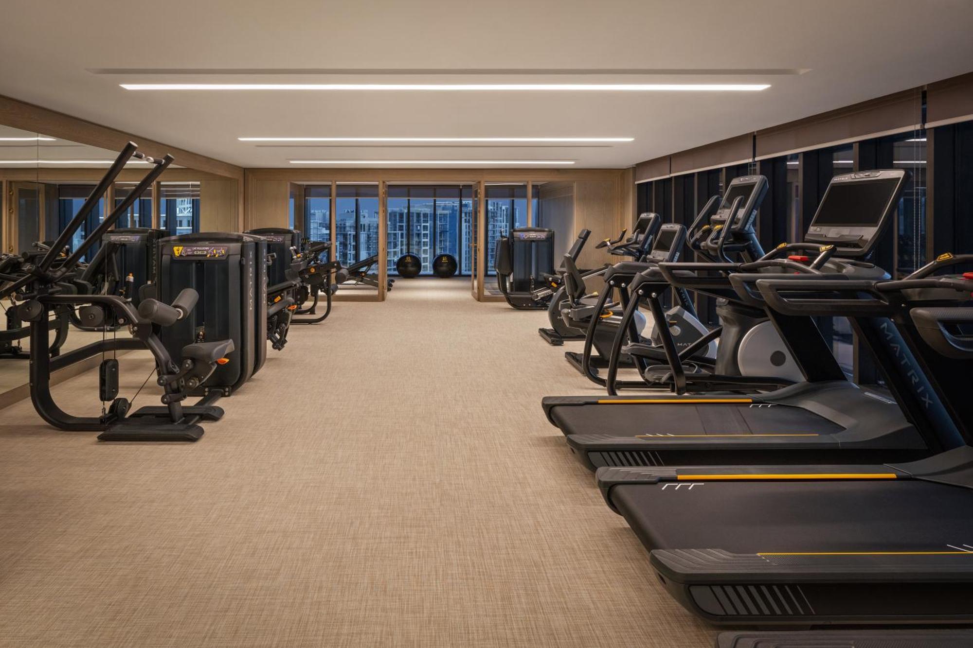 Palace Dubai Creek Harbour Extérieur photo The gym at The Hari