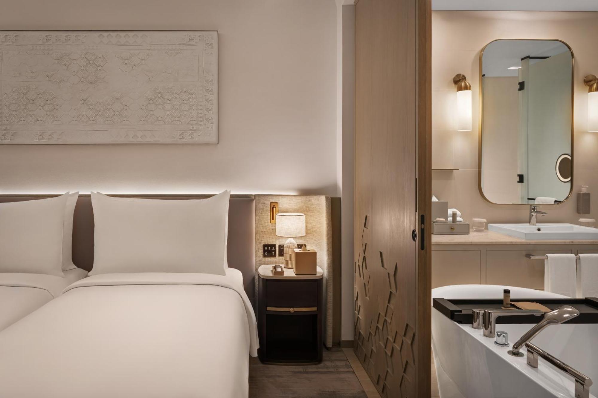 Palace Dubai Creek Harbour Extérieur photo A guest room at The Standard London