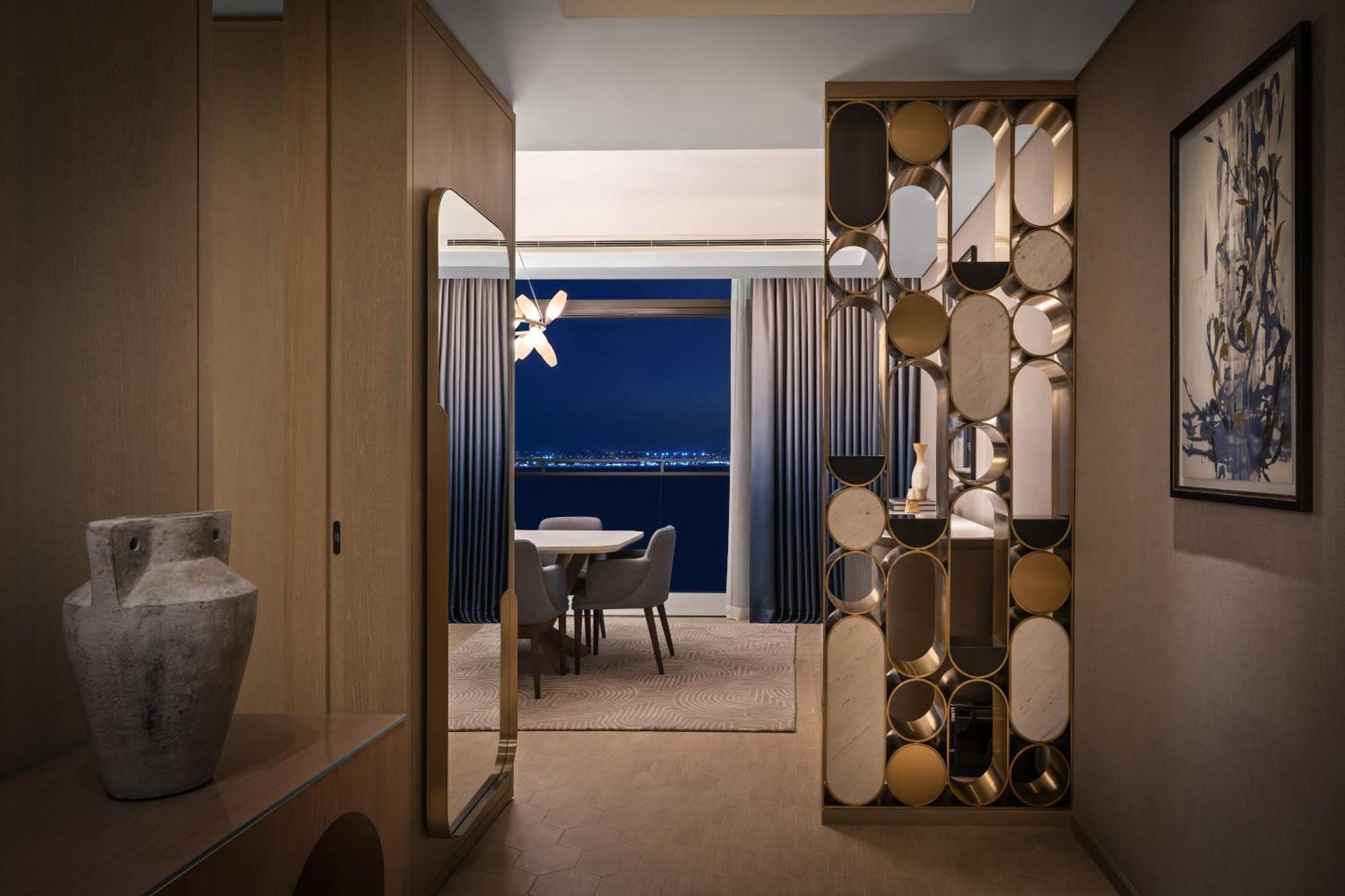 Palace Dubai Creek Harbour Extérieur photo Interior of a suite