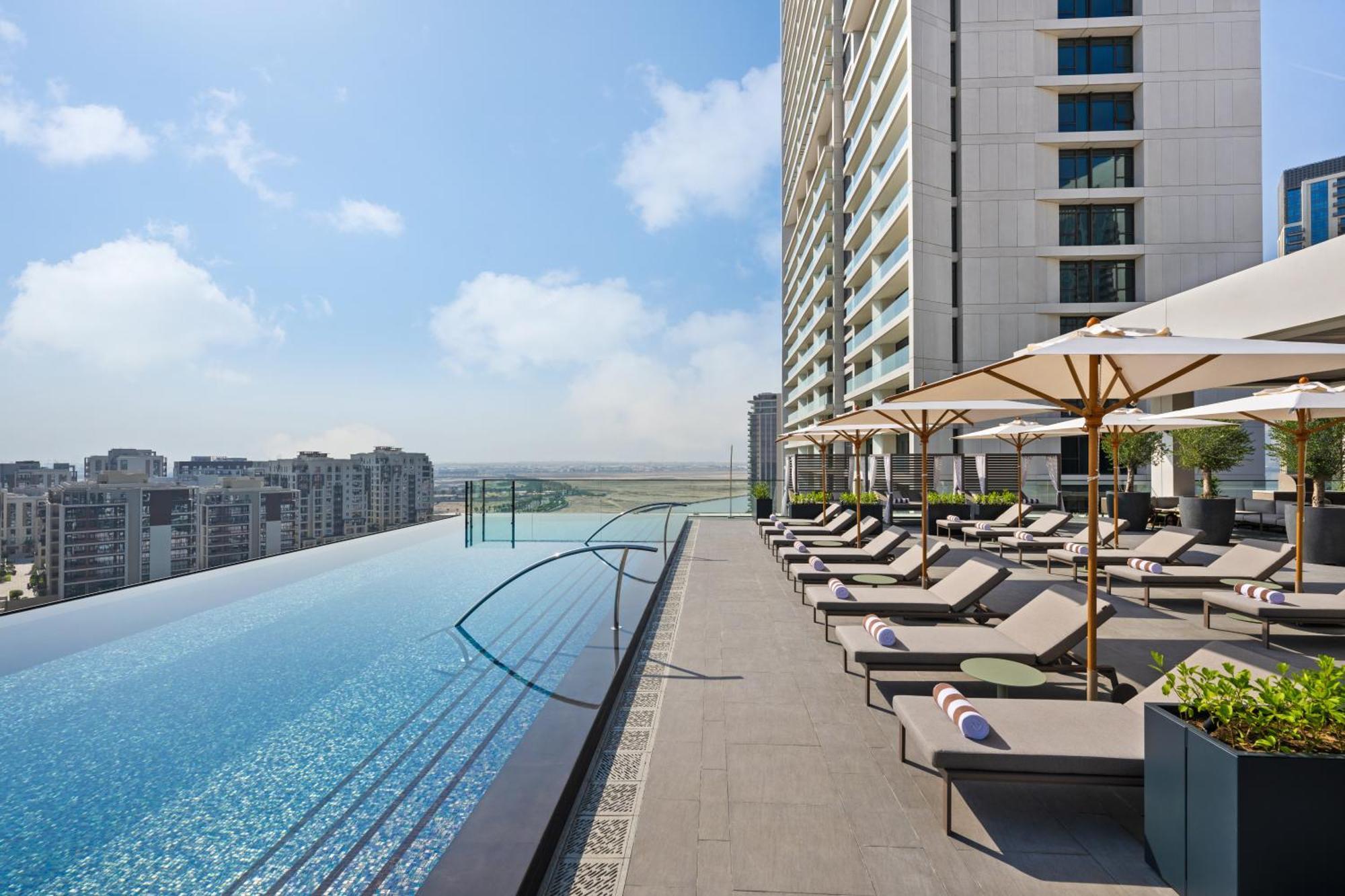 Palace Dubai Creek Harbour Extérieur photo The swimming pool at the hotel